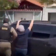 MG: vítima se agarra em carro em movimento para tentar evitar furto - Eventos Moc/divulgação