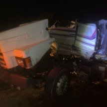 Engavetamento entre três carretas deixa um ferido em MG - PRF/Divulgação