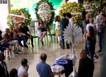 Velório do cantor e compositor Lô Borges foi realizado no Palácio das Artes, em Belo Horizonte, e contou com bandeira do Cruzeiro sobre o caixão -  (crédito: Jair Amaral/EM/D.A Press)
