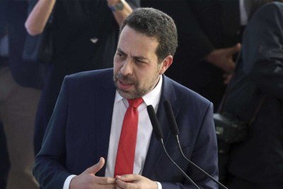 ‘Apoio desesperado’, diz Boulos sobre aprovação à megaoperação no RJ em pesquisas -  (crédito: Platobr Politica)