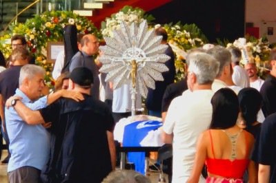 Diversos músicos do estado foram se despedir de Lô Borges na manhã desta terça-feira (4/11) -  (crédito: JairAmaral/EM/D.A Press)