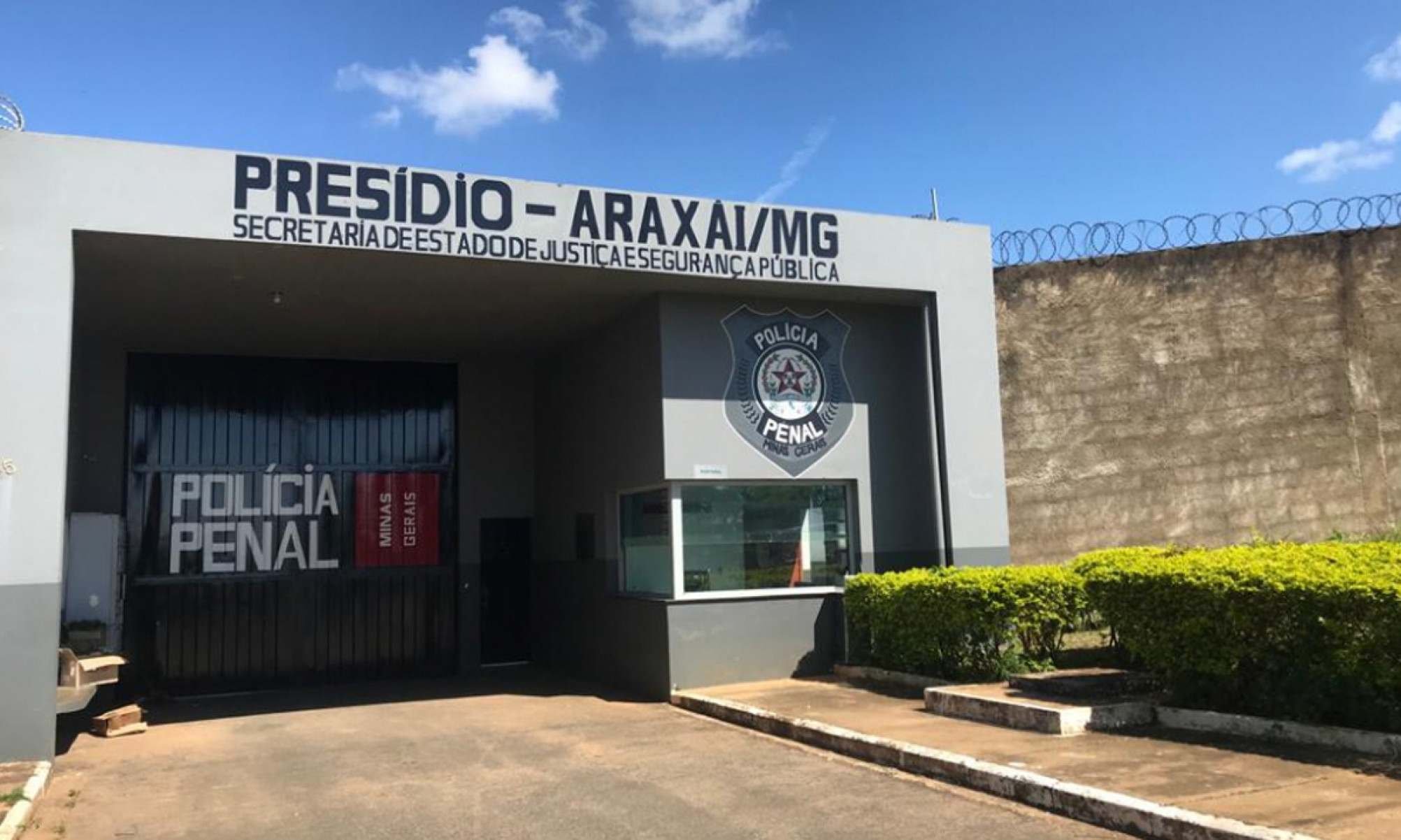Jovem que baleou adolescente em escola de MG se entrega à polícia