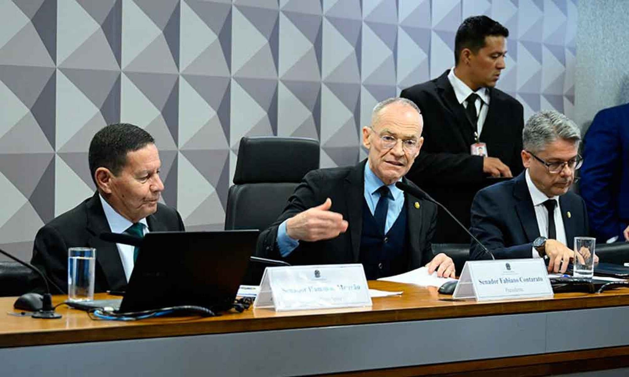Os senadores Hamilton Mourão, Fabiano Comparato e Alessandro Vieira comandam a CPI do Crime Organizado

 -  (crédito: ANDRESSA ANHOLETE/AGÊNCIA SENADO)