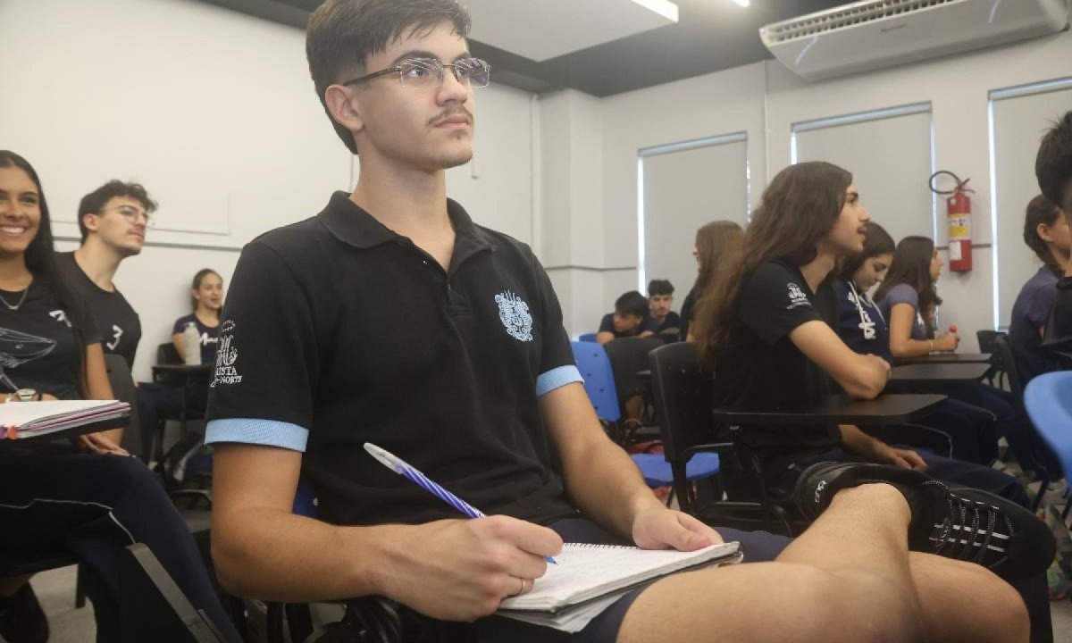 Na foto, o estudante Daniel Pedrosa, de 18, que pretende cursar engenharia mecânica 