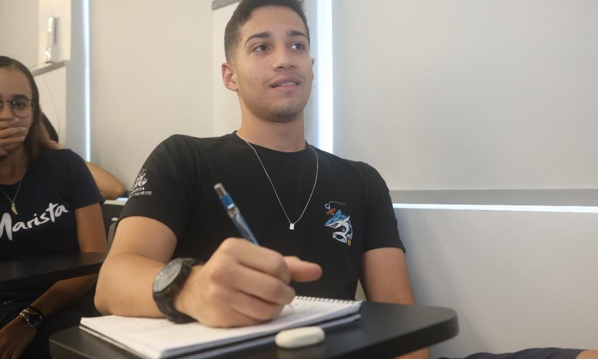 Na foto, o estudante Pedro Augusto, de 18, que pretende estudar ciências contábeis 