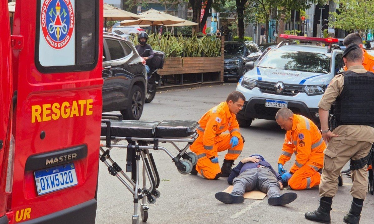 Ambul&acirc;ncia do Corpo de Bombeiros chegou ao local duas horas depois da queda