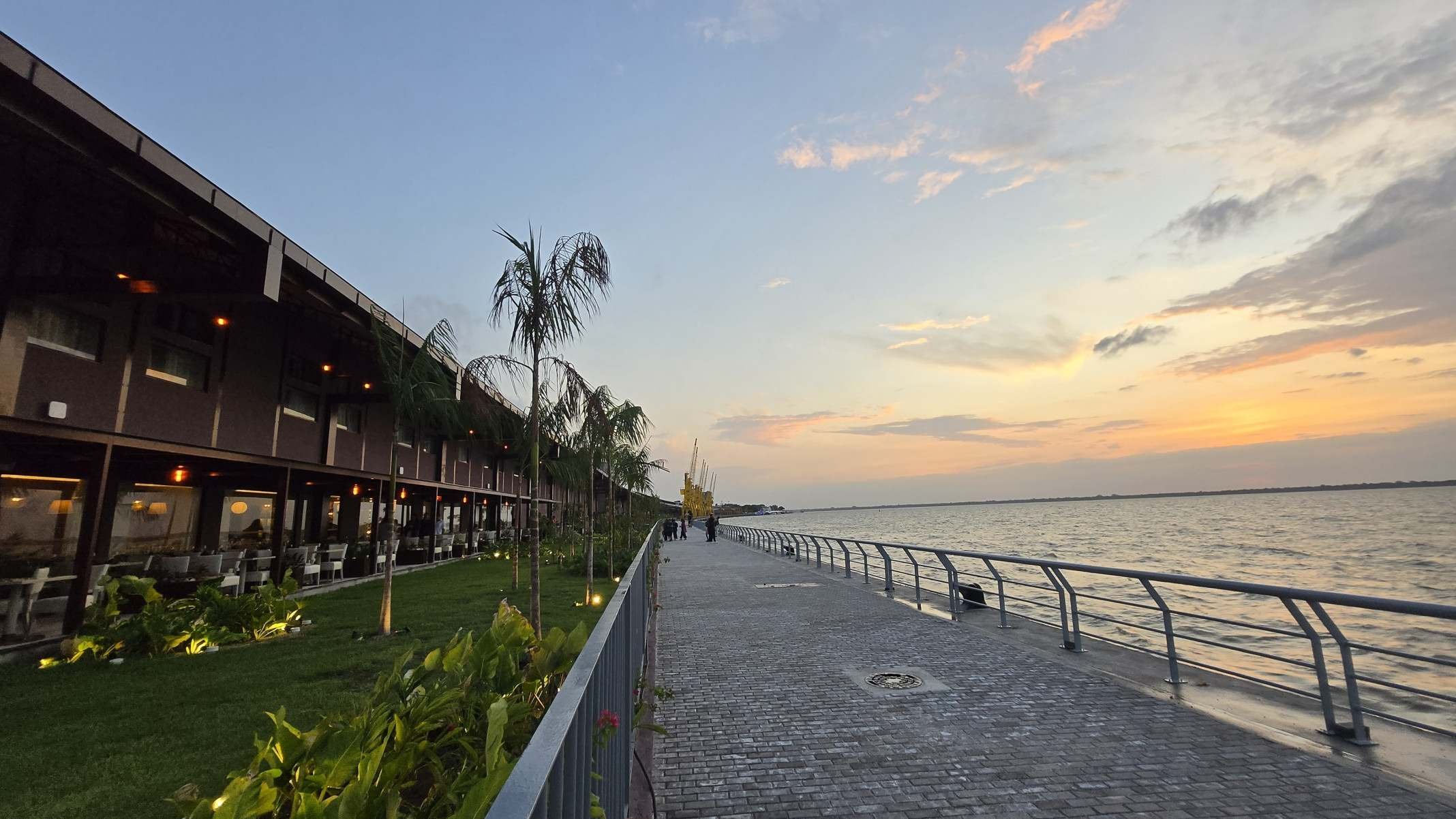 Hóspedes do resort vão poder apreciar o belo pôr do sol na Baía do Guajará-Carlos Altman/EM