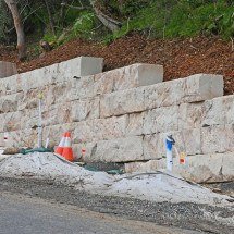 Muros de arrimo e drenagem: como proteger sua casa da chuva - Douglas Cliff/Getty Images