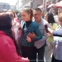 Presidente do México sofre assédio sexual na rua - Frame de vídeo/Reprodução/X