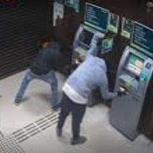 Bandidos explodem duas agências bancárias no interior de Minas - Redes sociais