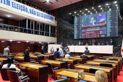 Deputados aprovam retirada da consulta aos mineiros para privatizar a Copasa -  (crédito: Luiz Santana/ALMG)
