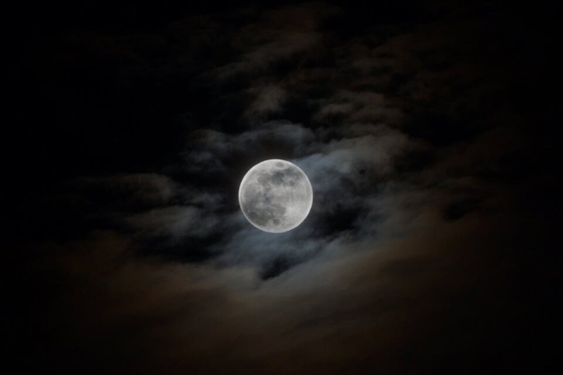 7 coisas que você deve (e não deve) fazer durante a Lua Cheia - Wemystic