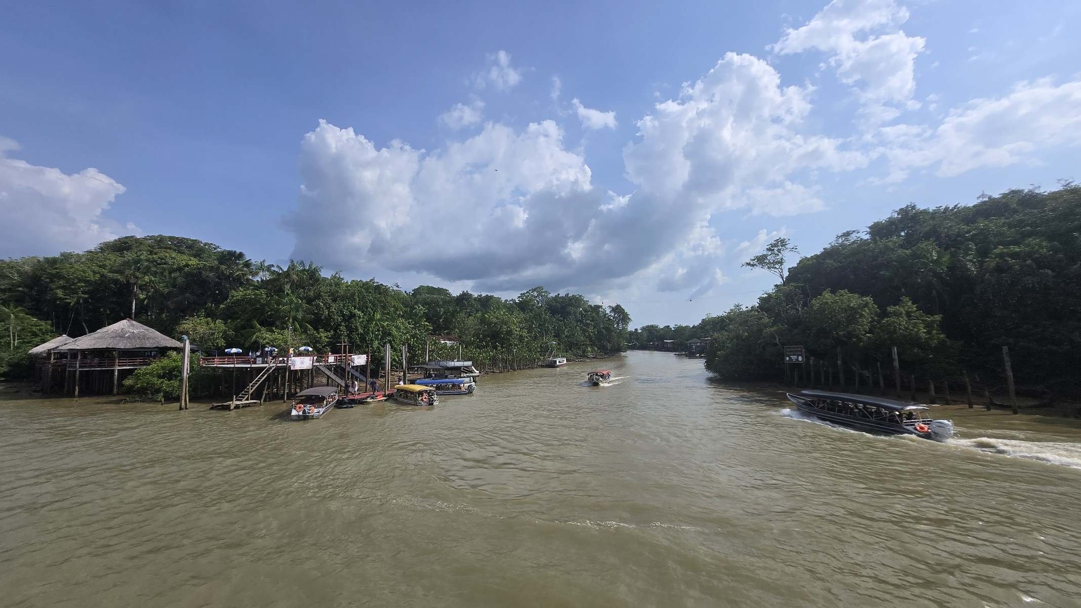 Rota Combu oferece passeios por restaurantes, bares e fábricas de chocolates e açaí ao longo do igarapé  
-Carlos Altman/EM