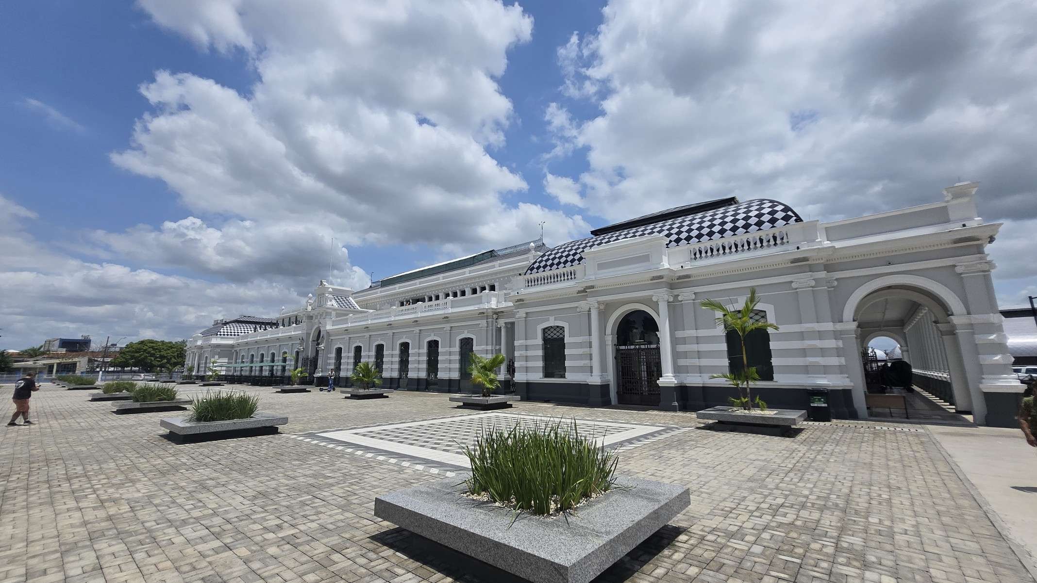 Recém-inaugurado, Mercado de São Brás é o novo polo gastronômico e cultural de Belém
-Carlos Altman/EM