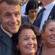 Pra quem não viu: Macron é agarrado por mulheres em Salvador - Reprodu&ccedil;&atilde;o/Brut