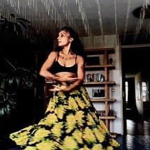 Espetáculo gratuito transforma memórias de família em dança e reflexão - Imagem: Divulgação