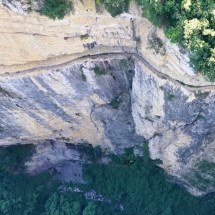 Conheça a estrada na China que foi construída por moradores locais em penhasco de 200 metros de altura - Reproduc?a?o/YouTube