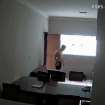 MG: invasor de apartamento que furtou calcinhas da vizinha é preso; vídeo - Redes Sociais/Reprodução