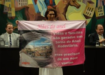 Núbia da Conceição Ribeiro, presidente da Comunidade de Moradores do Anel Rodoviário em Áreas de Risco, participou da assinatura do acordo -  (crédito: Túlio Santos/EM/D.A Press)