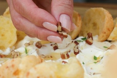 As receitas elevam a massa de pão de queijo ao status de uma refeição completa, ideal para um almoço ou jantar leve -  (crédito: Pexels)