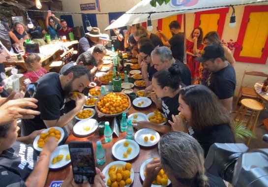 Concurso do Melhor roedor de pequi do mundo acontece neste sábado 