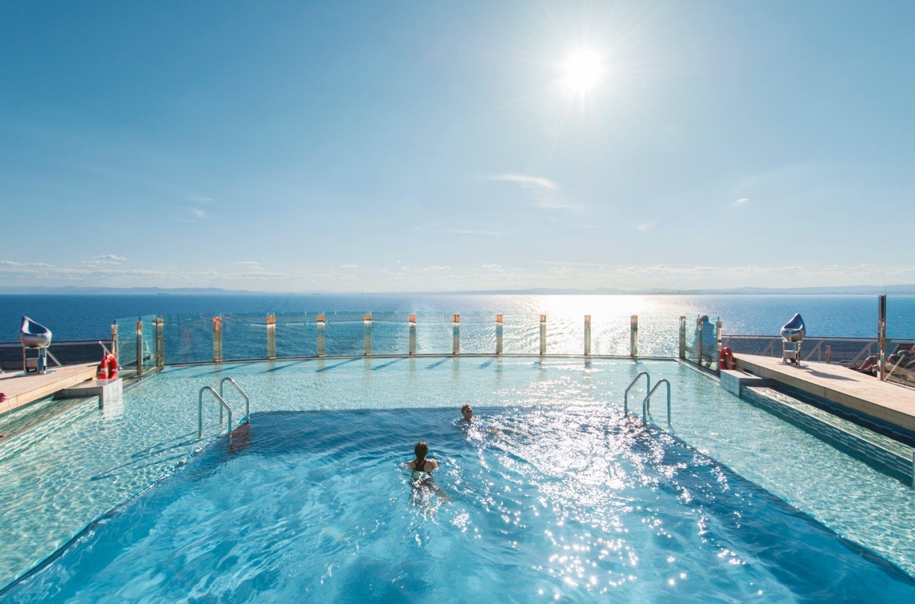 A bordo estão disponíveis quatro piscinas e 12 hidromassagens.-MSC Cruzeiros