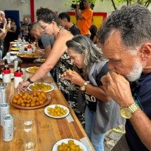 Homem vence o concurso do Melhor Roedor de Pequi do Mundo pela segunda vez - Luiz Ribeiro/EM/DA Press