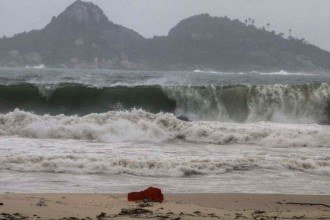 Temporal e ventania causam caos no Rio: metrô e aeroporto sofrem impactos