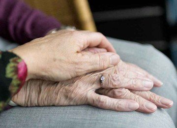 Envelhecer requer cuidado,  não só físicos, mas também emocionais, como demonstração de afeto e carinho -  (crédito: PIXABAY/REPRODUÇÃO)