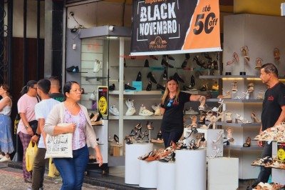 Eletrodom&eacute;sticos e roupas s&atilde;o os produtos que devem ter maior procura dos consumidores nessa Black Friday, segundo a CDL/BH -  (crédito: Jair Amaral/EM/D.A PRESS)