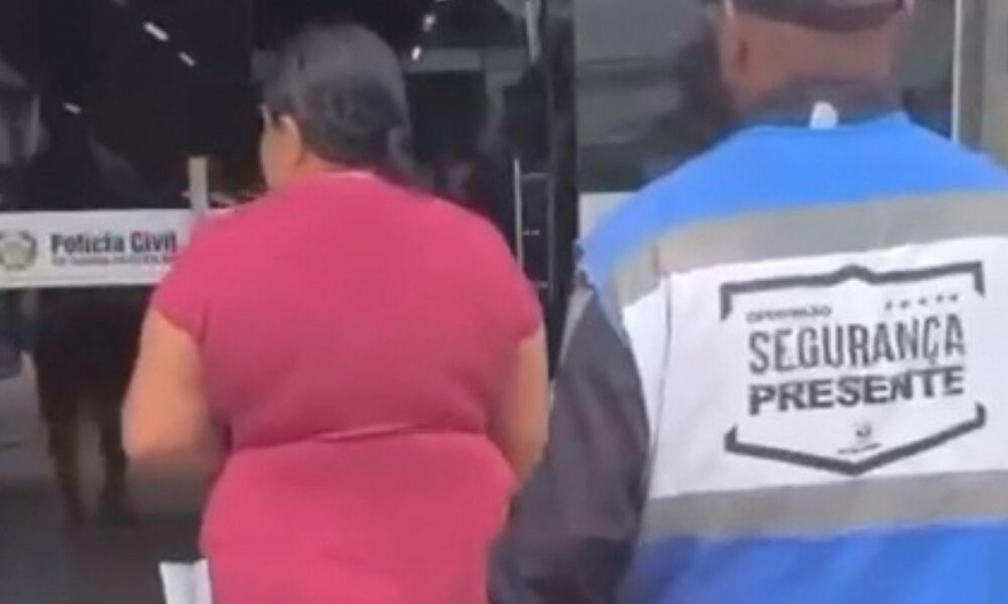 Mulher é detida após comer 4 salgados e se recusar a pagar