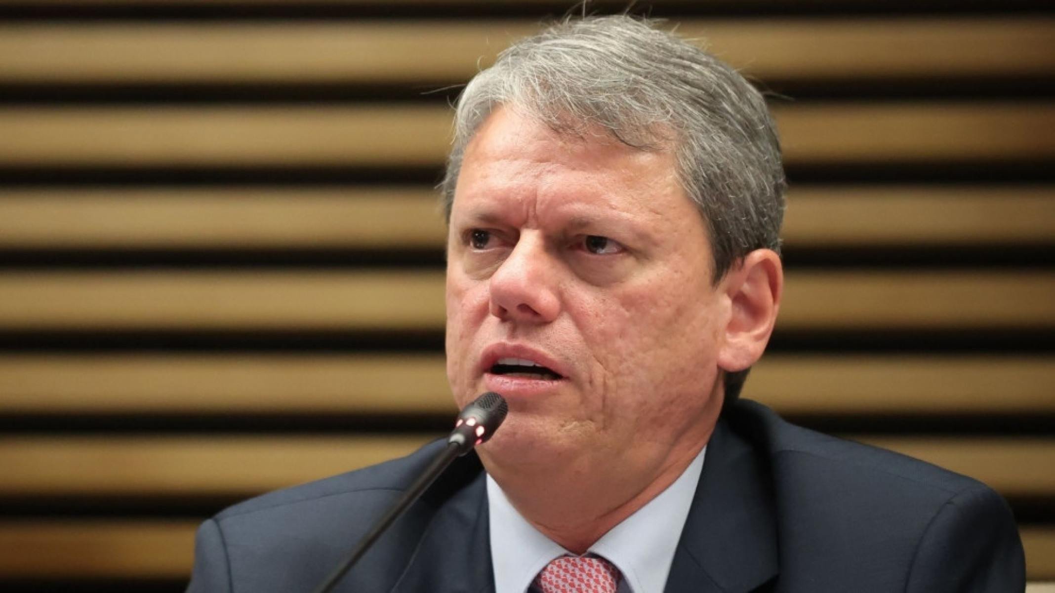 Tarcísio declara apoio a Flávio, mas exalta outros nomes da direita - Platobr Politica