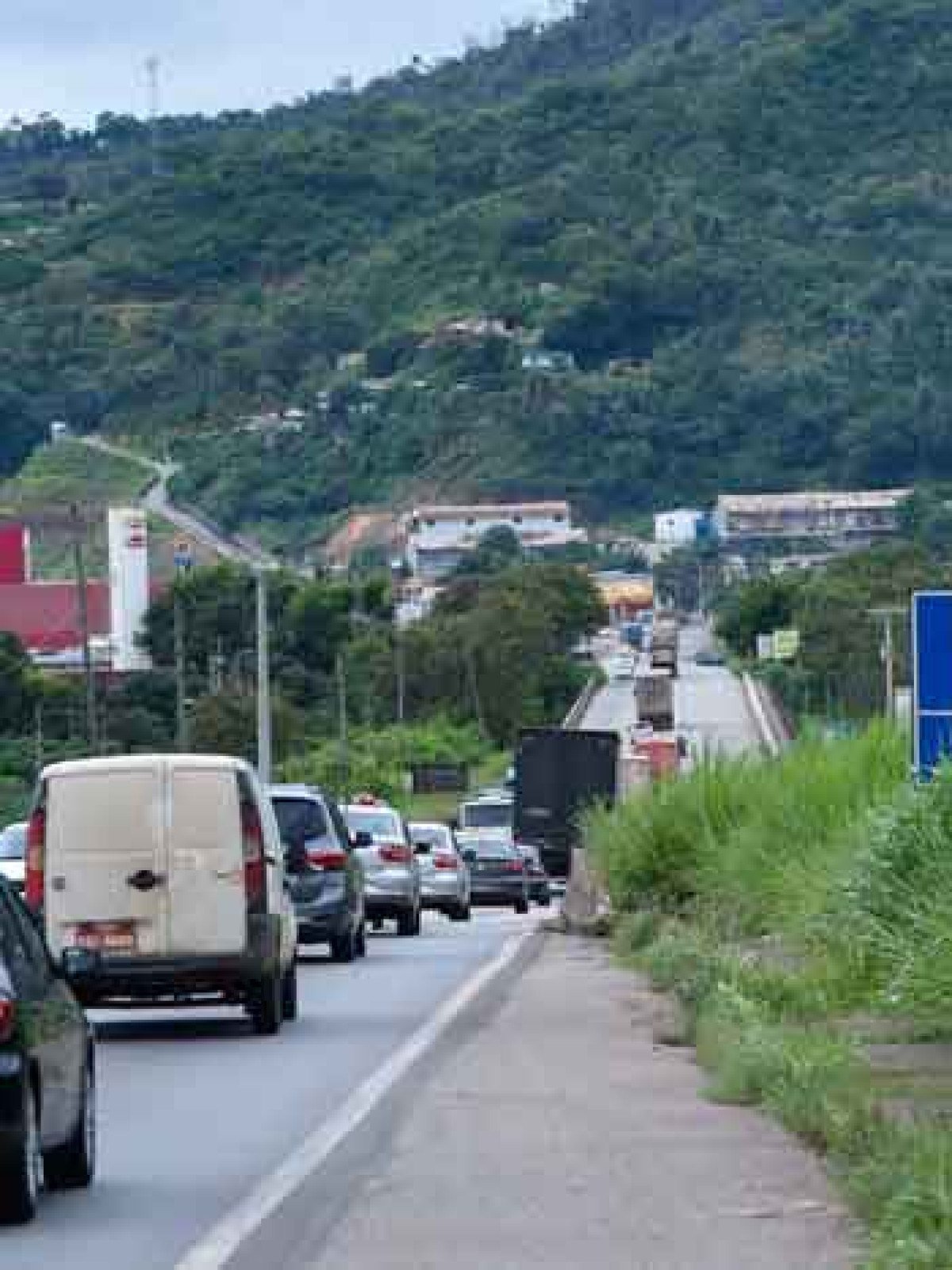 Trecho da BR-381, entre BH e Caet&eacute;, &eacute; considerado o mais cr&iacute;tico  da rodovia, com engarrafamentos di&aacute;rios e muitos acidentes