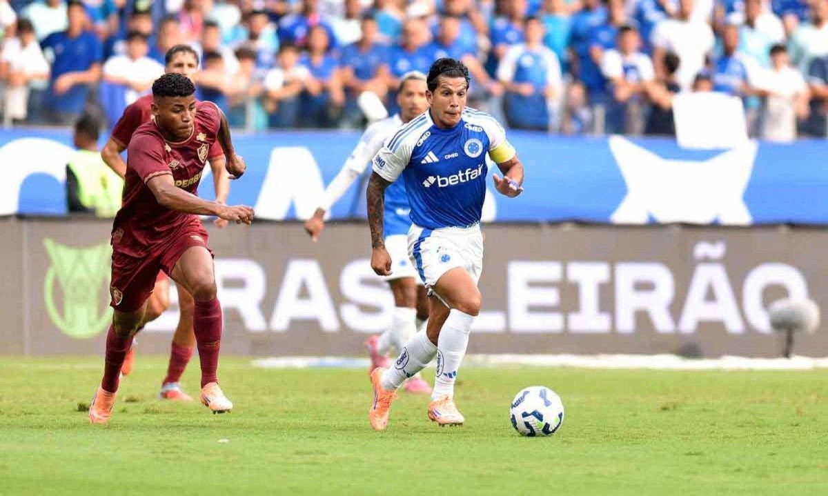 Com o Mineirão lotado, Cruzeiro, do volante Lucas Romero, fica no 0 a 0 com o Fluminense -  (crédito: Ramon Lisboa/EM/D.A. Press)