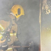 Casa pega fogo e moradores são socorridos com queimaduras de 2º grau em MG - CBMMG