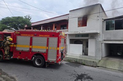 A Defesa Civil Municipal foi acionada para vistoriar o imóvel. A PM segue nas buscas pelo homem, que ainda não foi localizado 
 -  (crédito: CBMMG/Divulgação )