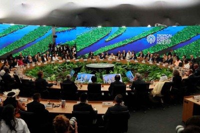 Mesa redonda de líderes: expectativa é que as discussões apontem modelos para serem desenvolvidos urgentemente -  (crédito: Ludovic MARIN/AFP)