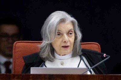 'Em todas essas eleições houve campanhas de desinformação para desacreditar os comitês eleitorais e o Poder Judiciário. No Brasil foi campanha dirigida, teve um efeito, mas não foi suficiente para ter a ruptura do estado democrático. A democracia permaneceu inabalável', Cármen Lúcia, Presidente do Tribunal Superior Eleitoral -  (crédito: SOPHIA SANTOS/STF)