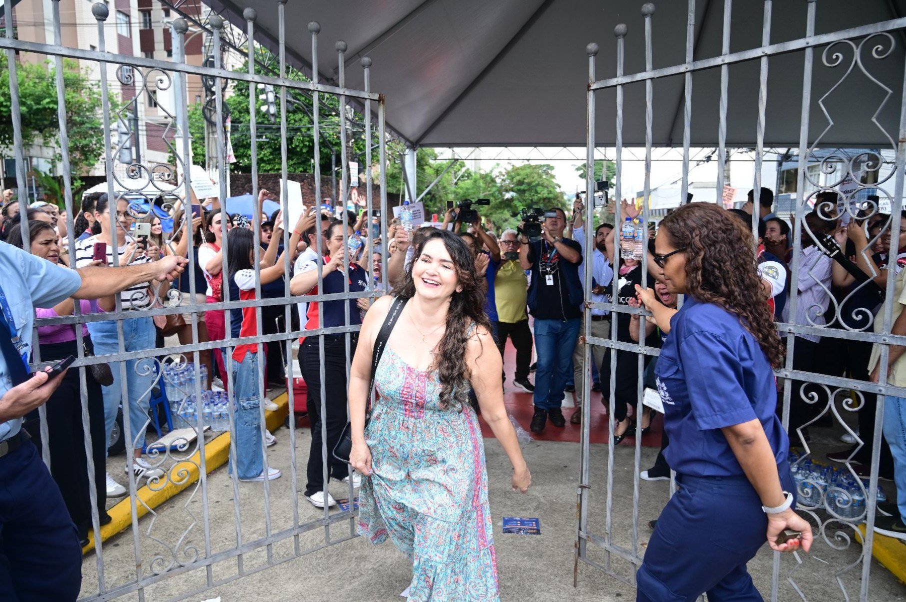 A última candidata a chegar na PUC Minas para o primeiro dia de Enem-Leandro Couri/EM/D.A. Press