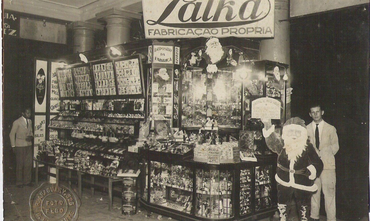 A marca teve um ponto de vendas no abrigo dos bondes na década de 1930