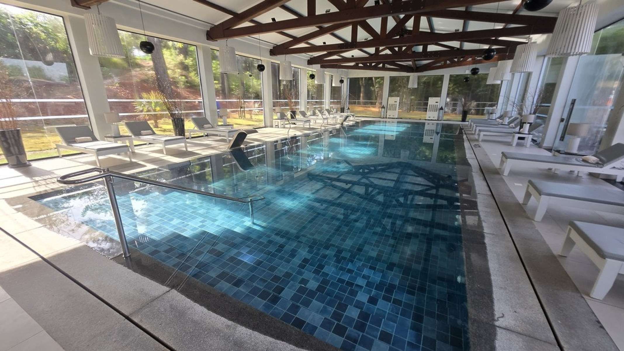 Piscina aquecida do Satsanga Spa é um dos atrativos no resort -Carlos Altman/EM