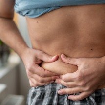 Hérnias abdominais podem envolver fatores genéticos ou adquiridos - FreePik