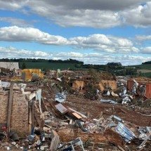 Vítima de tornado no PR morre em hospital e mortes chegam a 8 no Sul - Luiz Carlos da Cruz/Folhapress