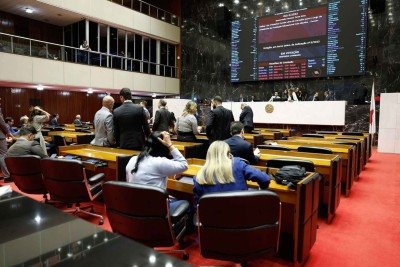 Governo tem de conseguir aprovar outros projetos no plenário da ALMG antes de oferecer ativos à União e assim reduzir a dívida -  (crédito: Alexandre Netto/ALMG)