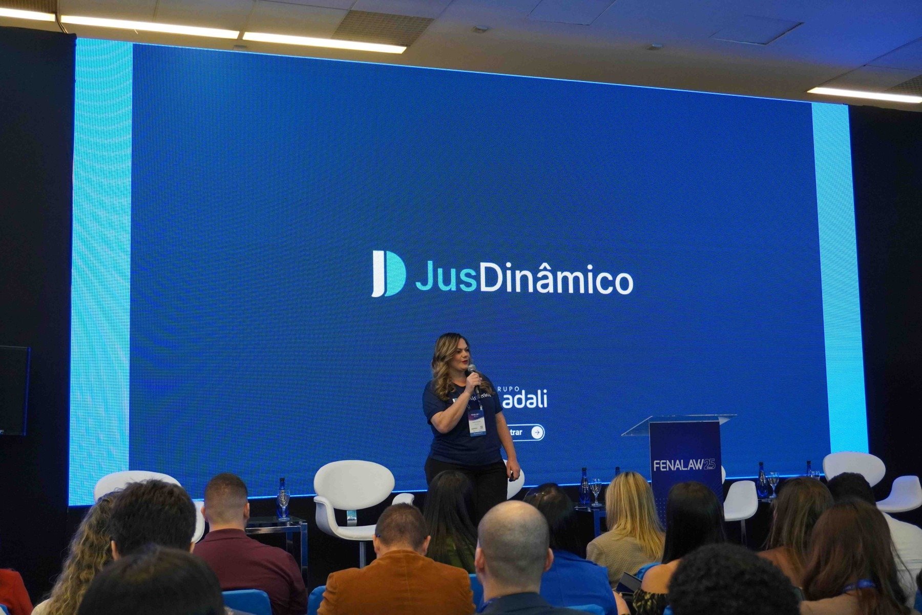 JusDinâmico: plataforma de IA impulsiona advogados - DINO