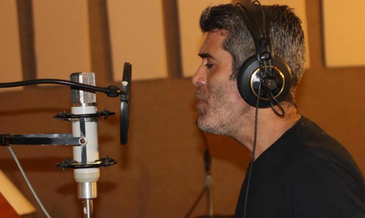 Integrante das bandas de Caetano, Adriana Calcanhotto e Iza, Jorge Continentino lançou "Entre o Sol e o sonhar" em abril, mas faz primeiro show somente agora devido à agenda -  (crédito: Murilo Jones/Divulgação)