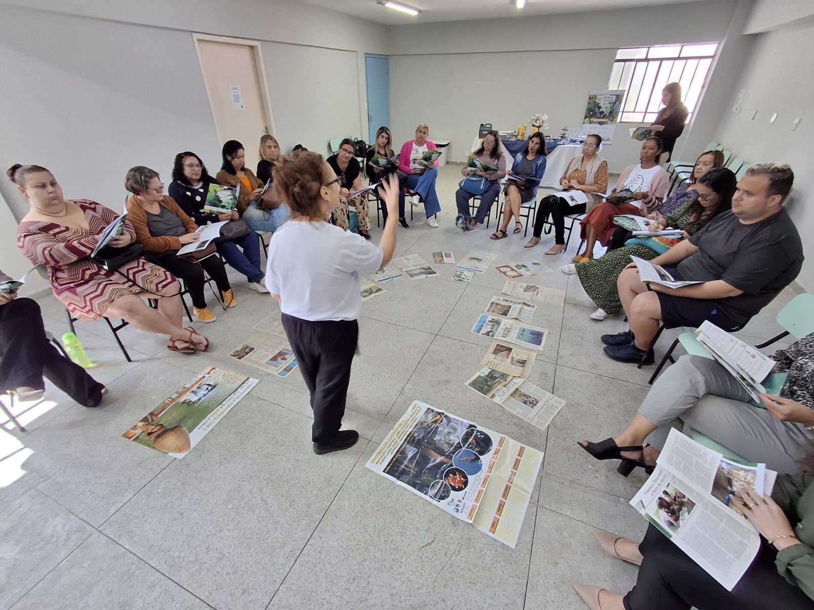 Histórias Ilustradas distribui mais de mil livros a escolas públicas municipais - DINO