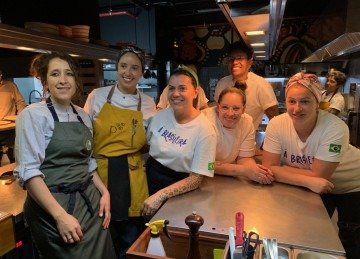 O jantar foi comandado por mulheres, incluindo as convidadas e as que fazem parte da equipe do restaurante -  (crédito: Celina Aquino/EM/D.A Press)