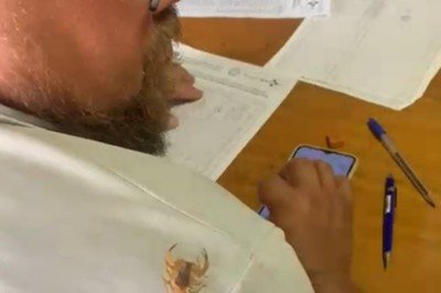 Funcionários de Centro de Controle de Zoonoses fizeram brincadeira perigosa com escorpiões em Montes Claros -  (crédito: redes sociais/divulgação)