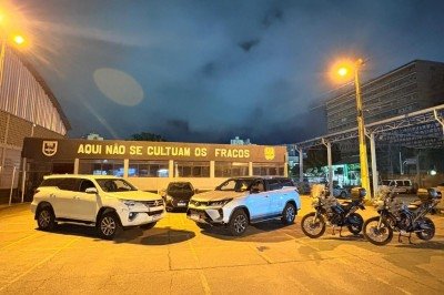 Veículos avaliados em mais de R$ 400 mil foram recuperados em Contagem e Belo Horizonte -  (crédito: PMMG/Reprodução)